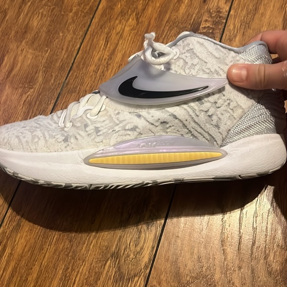 These are Nike Kd 14,”HOME”. They are size 8. They are in very good condition. - Picture 5 of 9